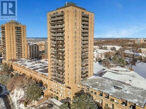 Building Photo - 515 St. Laurent Blvd