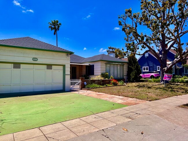 Foto del edificio - 4211 Ridgeway Dr