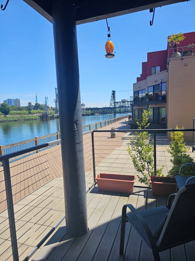 Building Photo - McCormick Pier One Bedroom ON THE WATER!