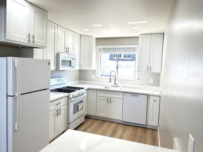 Building Photo - 3808