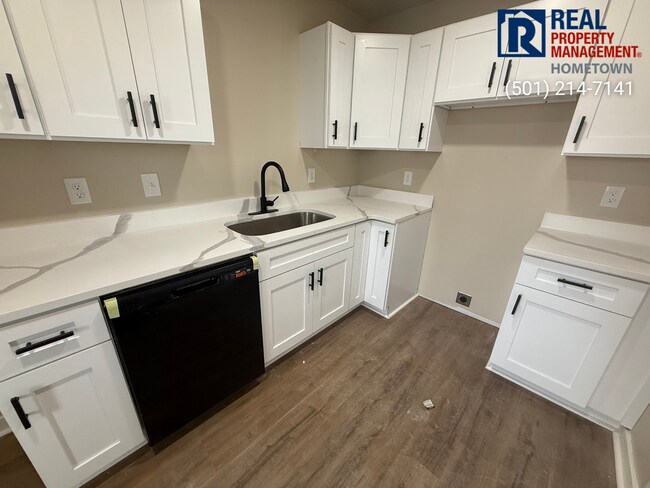 Building Photo - 1812 Sanford Dr