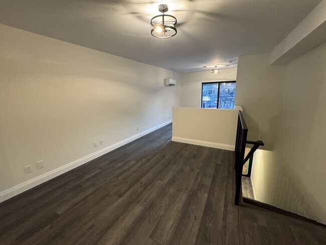 Photo du bâtiment - 619 Mount Pleasant Rd