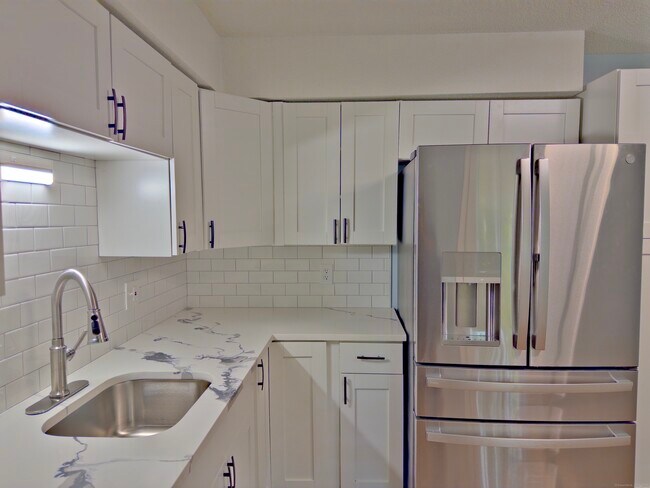 Building Photo - 8 Howard Ct