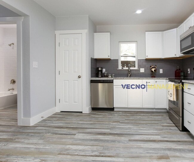 Building Photo - 129 E Torrey St