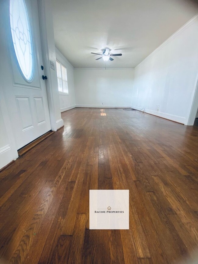 Building Photo - Welcome to your next home adventure in the charming town of Gray Court!