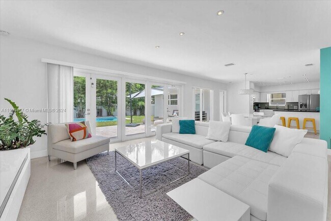 Building Photo - 952 Hollywood Blvd