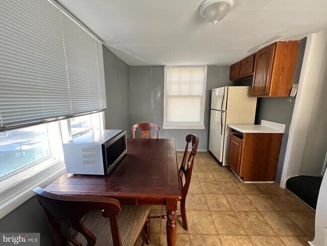 Building Photo - 502 S Main St