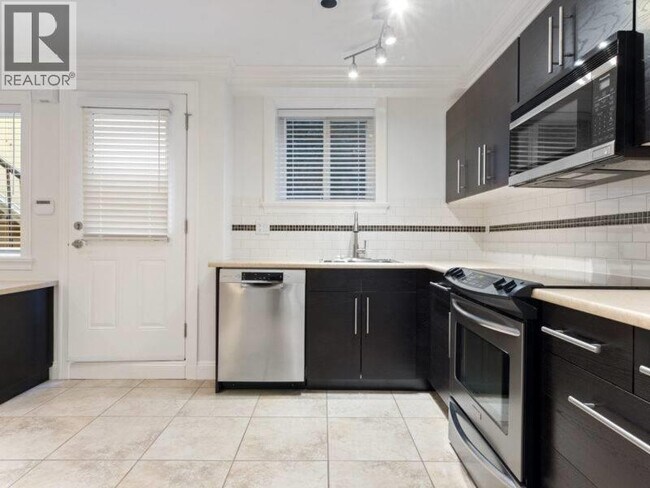 Photo du bâtiment - 4352 Carolyn Dr