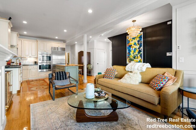 Building Photo - 687 E 6th St