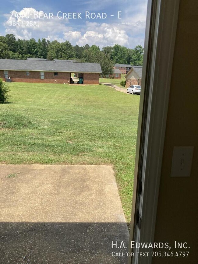 Foto del edificio - 2440 Bear Creek Rd