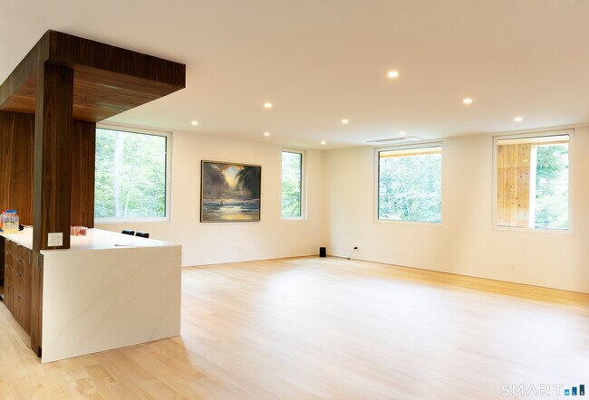 Foto del edificio - 205 E Hyerdale Dr