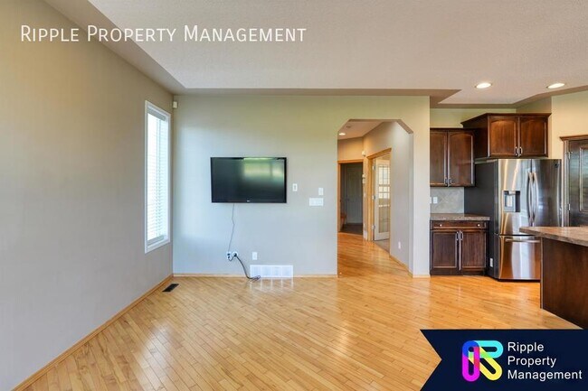 Building Photo - Modern 4 Beds, 4 Baths Single- Family | Av...