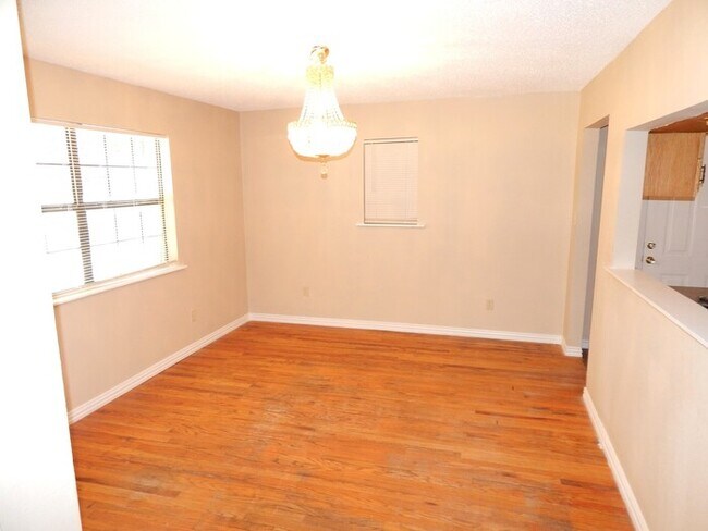 Building Photo - Spacious 3 Bedroom Home - Water Paid ($50/...