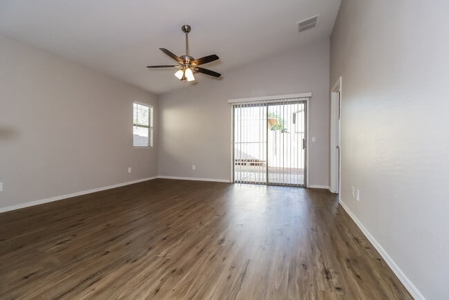 Building Photo - 10994 W Rio Vista Ln