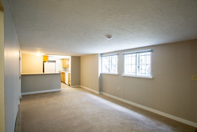 Foto del edificio - Great NW Location: Spacious 1 Bedroom Ready Now!