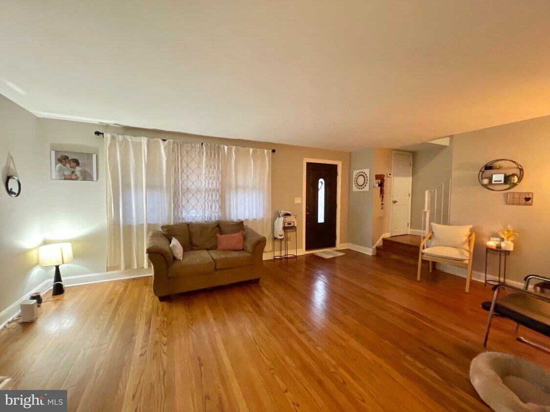 Primary Photo - 2530 48th St