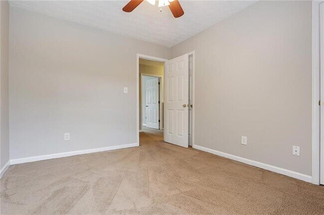 Building Photo - 3705 Hutchinson Trace Dr