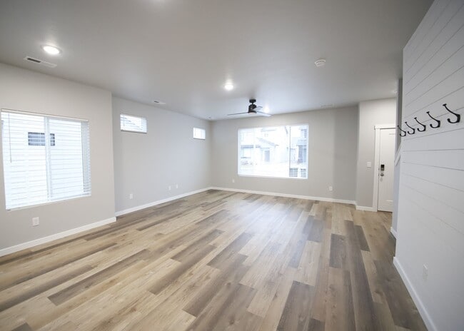 Building Photo - Baraya Townhomes: Modern Townhomes for Rent in Meridian, ID