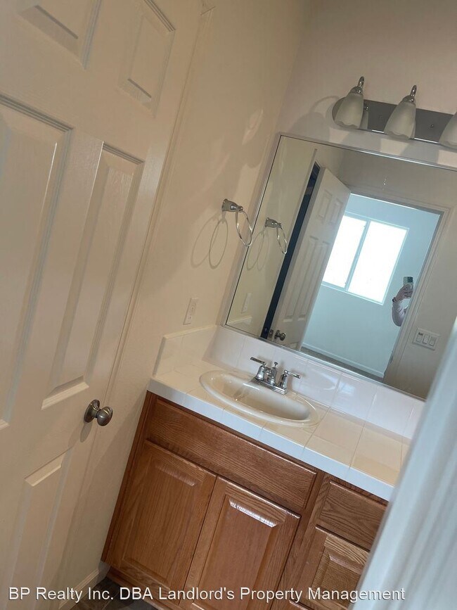 Foto del edificio - 3 br, 2 bath House - 236 Ostrander Ave