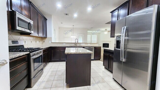 Foto del edificio - 3808 Hazelhurst Dr