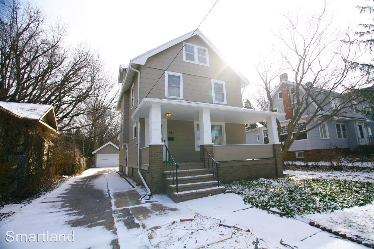 Foto principal - 3 br, 1.5 bath House - 797 Woodview Road