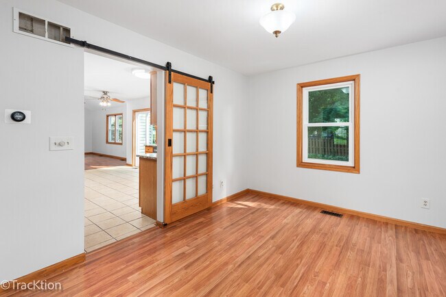 Foto del edificio - 3081 Barnstable Ct