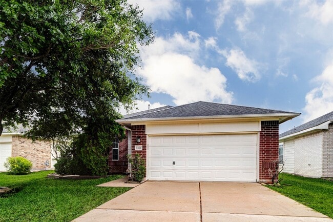 Building Photo - 7434 Jacobs Well Dr