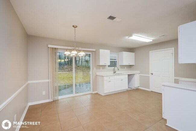 Foto del edificio - 5375 Rocky Pine Dr, Lithonia, GA 30038