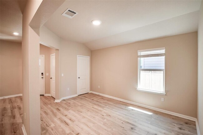 Building Photo - 308 Empress Tree Dr