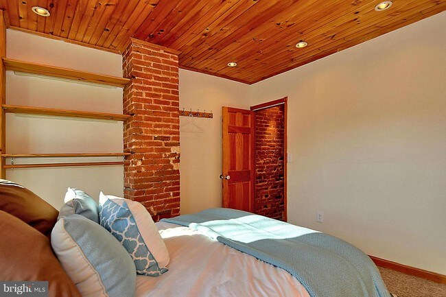 Building Photo - 338 S Collington Ave