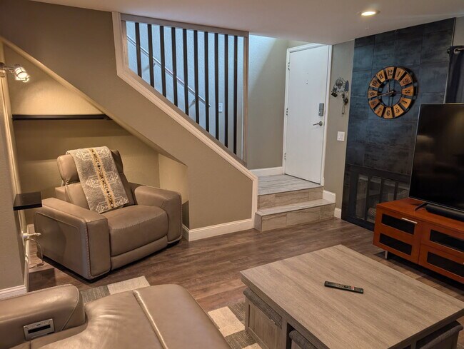 Building Photo - 14387 E Arizona Ave