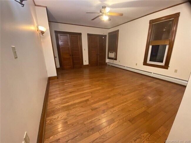 Building Photo - 174 Meadow St