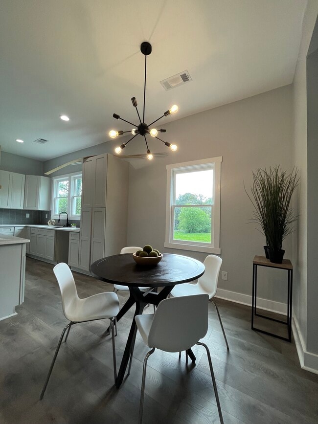 Foto del edificio - 842 White St SW