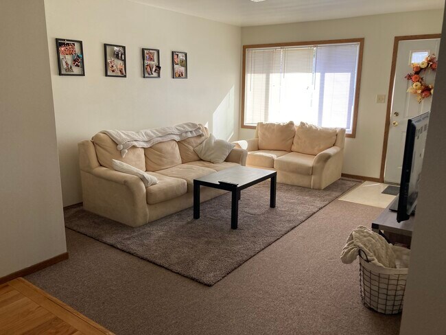 Sala de estar - 110 Westgate Ave