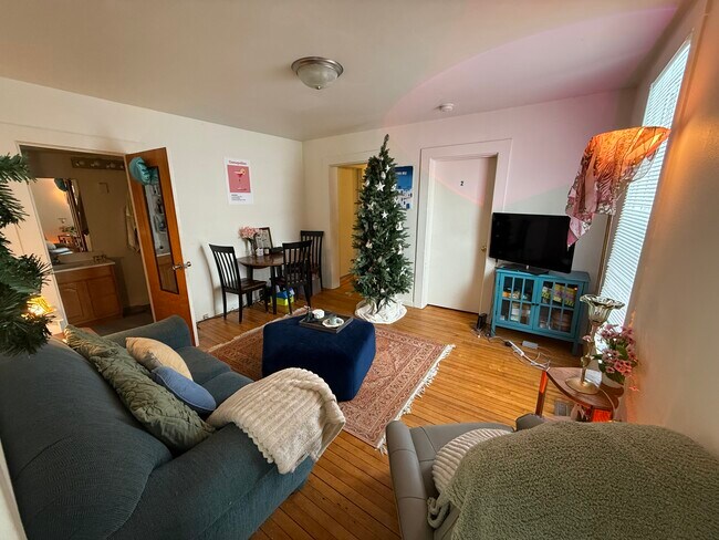 Building Photo - 525 Chippewa St