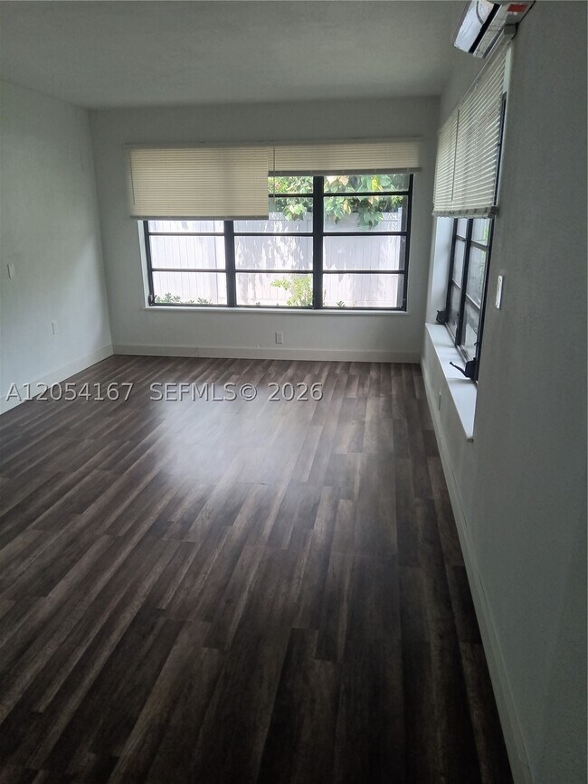 Foto del edificio - 1024 Tyler St