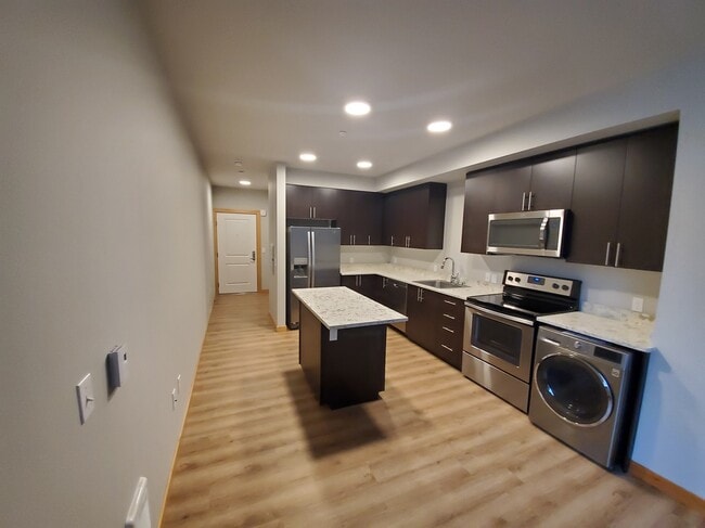 Building Photo - The Grand on Broadway