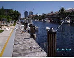 Foto del edificio - 3551 NE 169th St