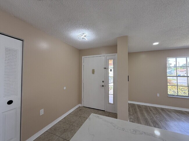 Building Photo - 7702 Ivory Terrace