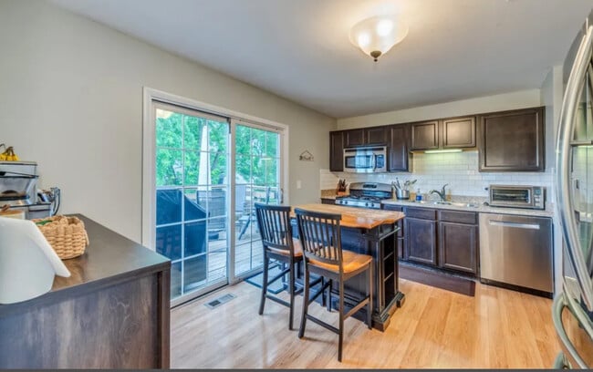 Building Photo - 655 Oklahoma Cir