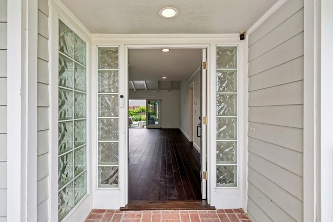 Building Photo - 1915 Windward Ln