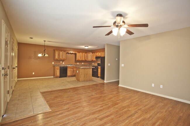 Foto del edificio - ***3012 S. "B" Street***