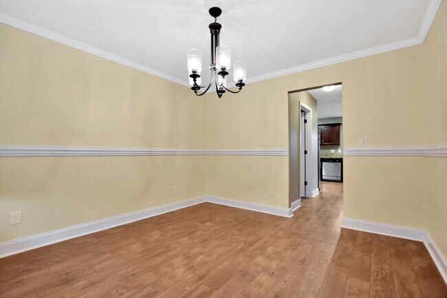 Building Photo - Pet Friendly Four Bedroom!