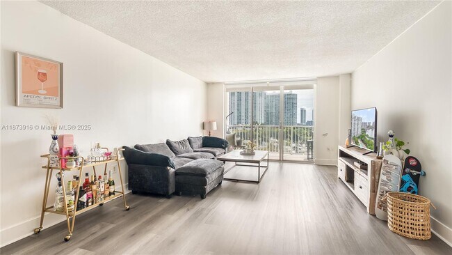 Foto del edificio - 2851 NE 183rd St