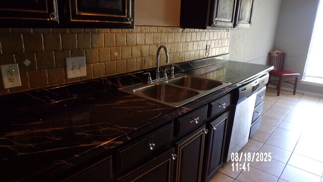 Building Photo - Great home located in Sherwood,