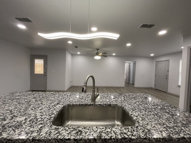 Foto del edificio - Spacious Home on a quiet cul-de-sac street