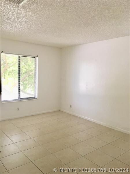 Building Photo - 201 Foxtail Dr