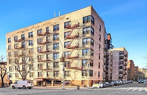 Building Photo - 165 Christopher St