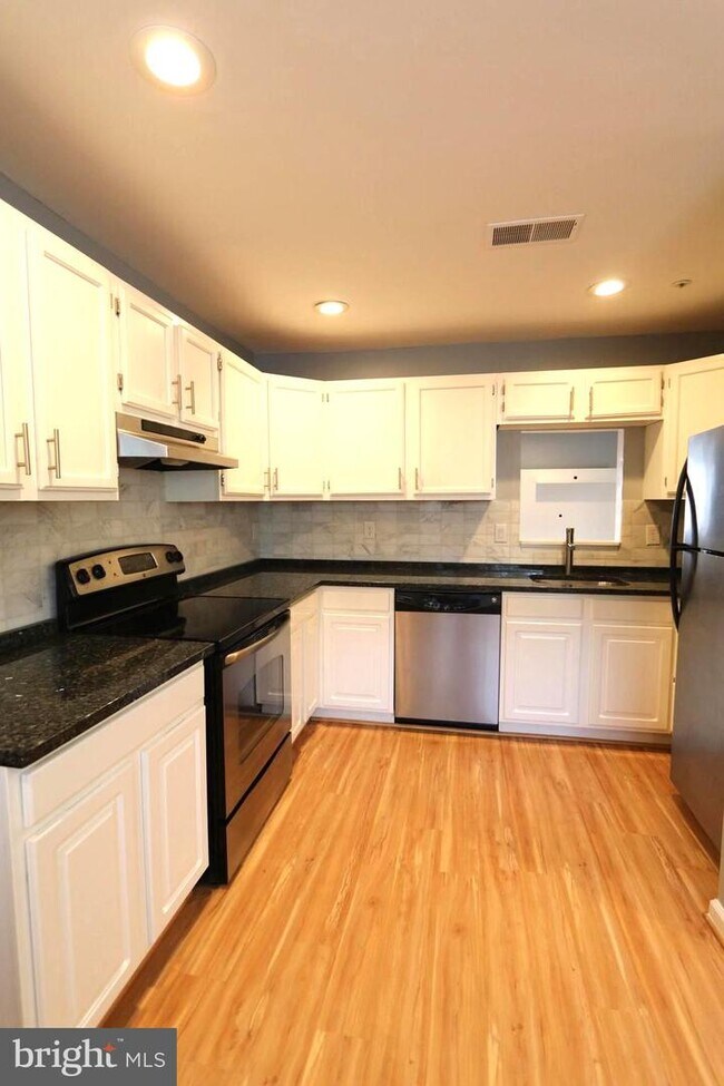Building Photo - 157 Azalea Ct