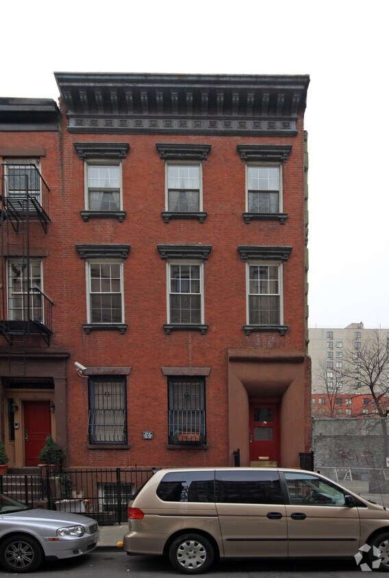 Building Photo - 30 E 3rd St